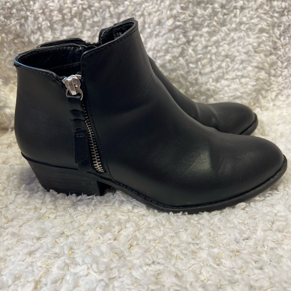 Arizona black bootie